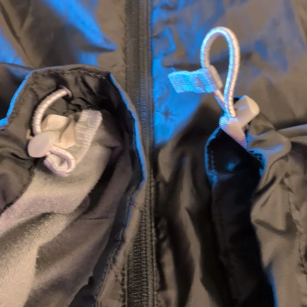 The North Face Packable Jacket In Black Women's  Size Medium Stow Pocket Pouch